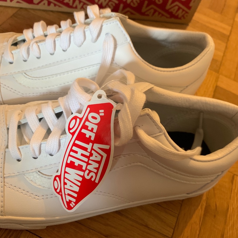 White leather old stool vans
